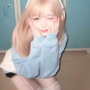 美女的翘臀被踩爆
